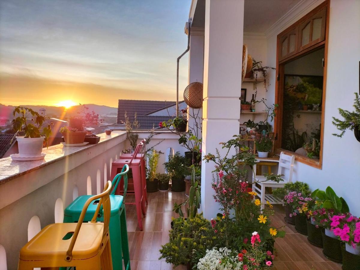 Strawberry Hotel Dalat Buitenkant foto
