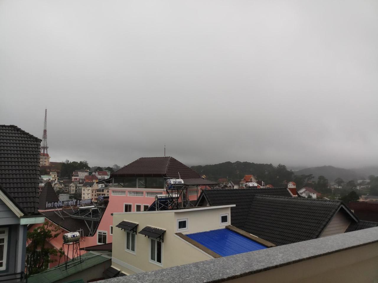 Strawberry Hotel Dalat Buitenkant foto