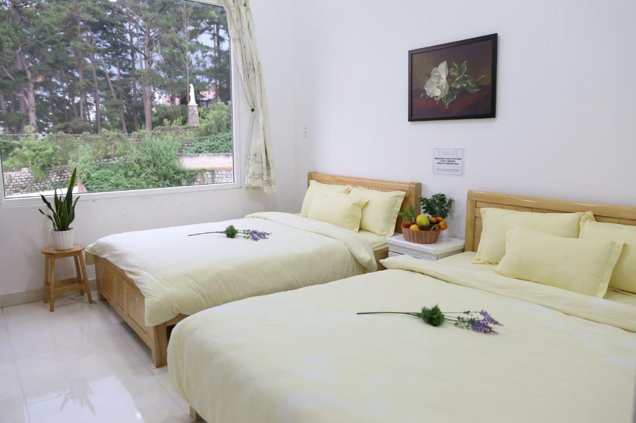 Strawberry Hotel Dalat Buitenkant foto